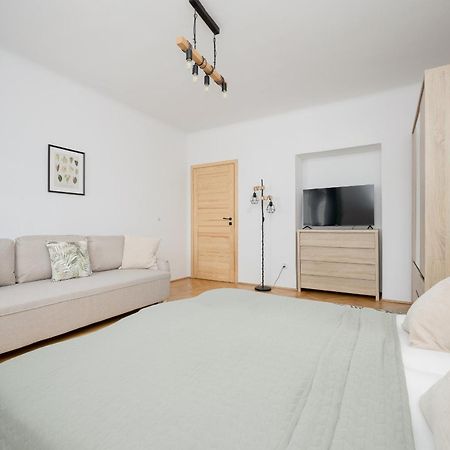 Spacious Apartment For 6 People Near The Old Town By Noclegi Renters Warszawa Zewnętrze zdjęcie