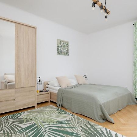 Spacious Apartment For 6 People Near The Old Town By Noclegi Renters Warszawa Zewnętrze zdjęcie