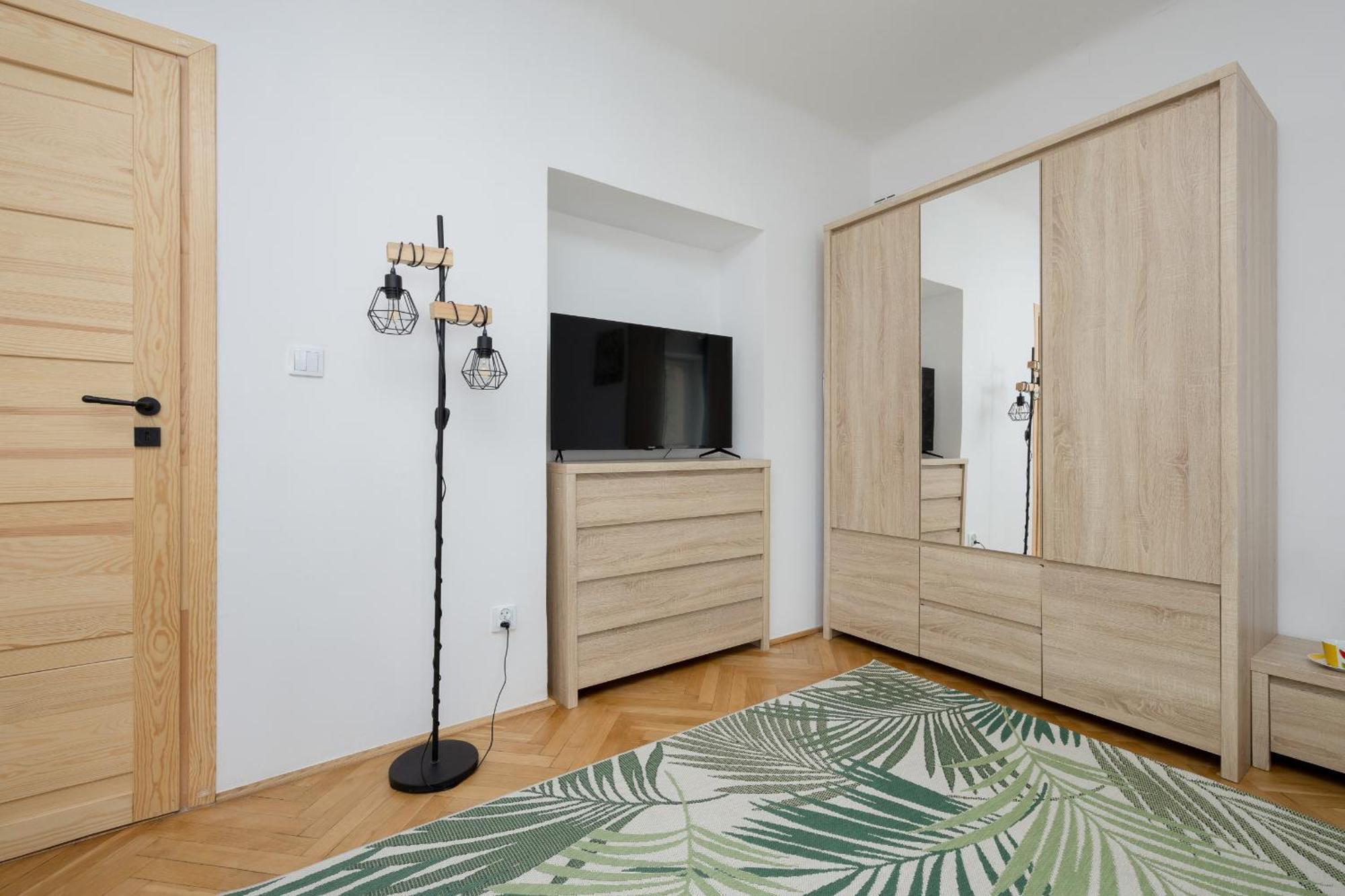 Spacious Apartment For 6 People Near The Old Town By Noclegi Renters Warszawa Zewnętrze zdjęcie